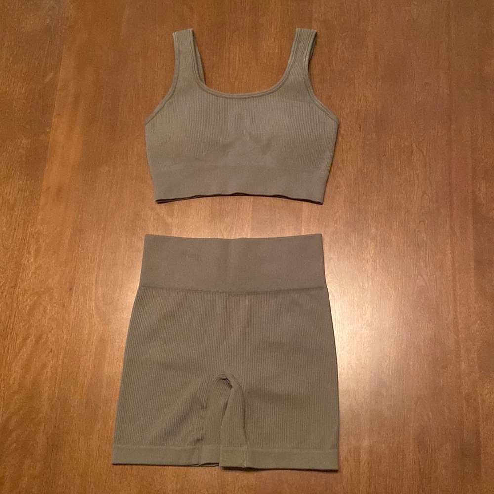 Amazon Workout Set - image 2